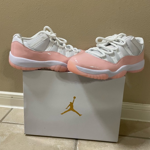 Jordan Shoes - Jordan 11 Retro Low in White and Pink